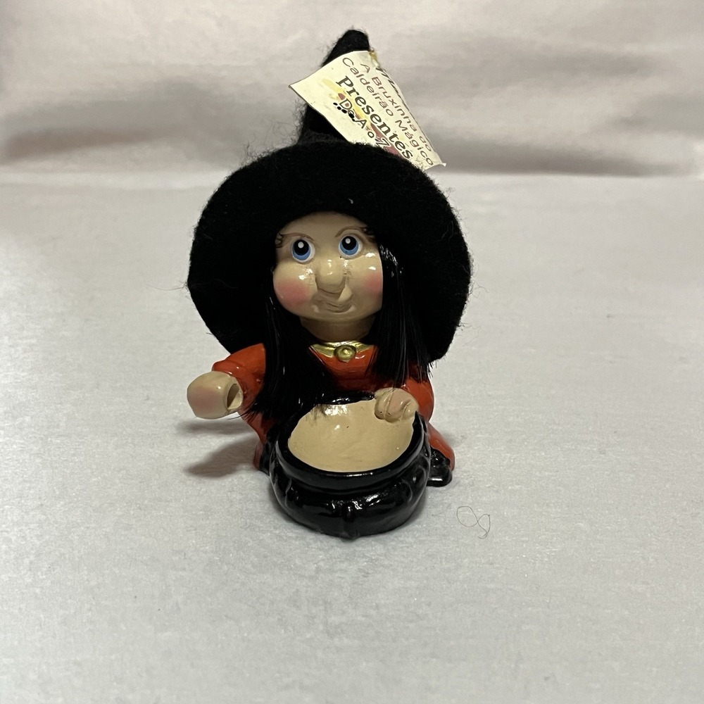 Margareth Witch Holding Magic Cauldron Shelf Sitter Halloween Decor 5.5"
